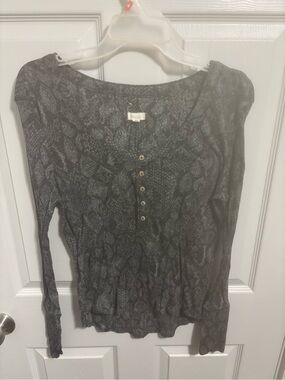 Pilcro Long-Sleeve Snake-Print Henley Top in Charcoal and Slate